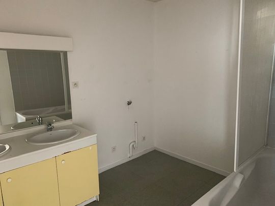 A louer très grand T5 110 M2 avec trois chambres et grand salon/séjour saint Anne du Portzic-Technopole - Photo 1