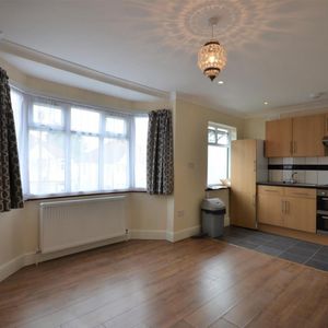 Reeves Avenue, Kingsbury, London, NW9 8LN - Photo 2