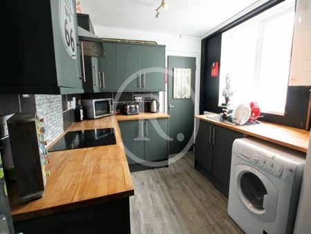 5 Bed - Alexandra Road, Aberystwyth, Ceredigion - Photo 3