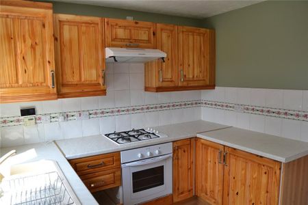 2 bedroom semi-detached house to rent - Photo 2