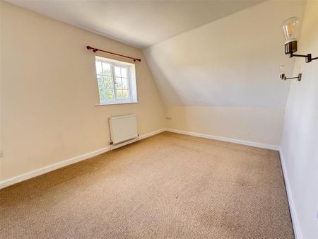 3 bedroom semi-detached house to rent - Photo 4