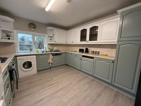 1 bedroom in a house share to rent - Photo 5