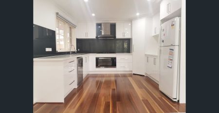 Stunning Spacious Comfortable Family Home - Photo 4