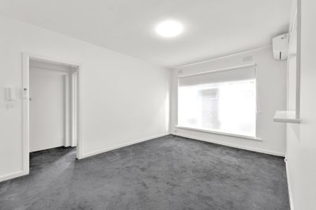 Perfectly positioned - Photo 2