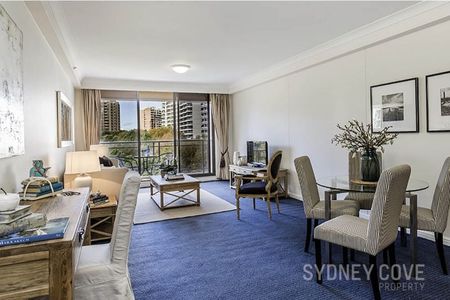 HYDE PARK LIFESTYLE | Furnished - Photo 5