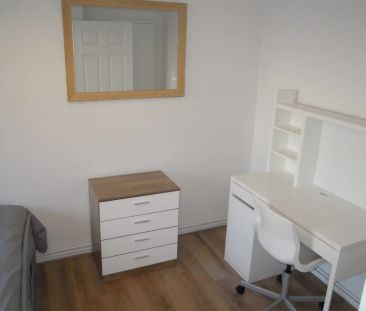 22 Corringham House (ii) – Room 2 - Photo 2