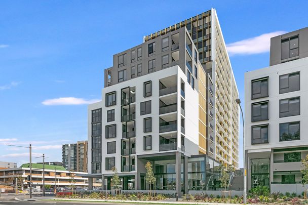 Spacious & Furnished 1-Bed Apartment I Tiled & Timber Flooring I Gym & Pool - Photo 1