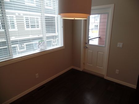 Like new, double garage 3 bdrms townhouse in Panorama hills! - Photo 5