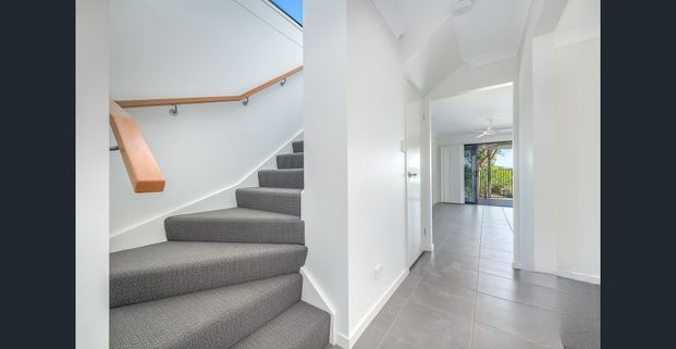 Large Family Home In Carrara - Photo 1