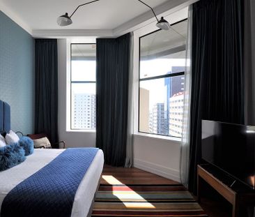 Landmark top corner with views and rooftop pool - Photo 1