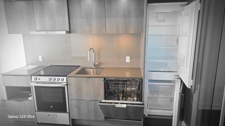 For Lease - 448 burnhamthorpe road w Road Unit# 3112, Mississauga, Ontario - Photo 3