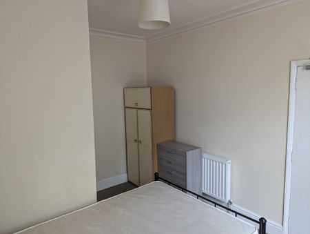 1 bed house of multiple occupation to rent in York Road, Great Yarmouth, NR30 - Photo 3