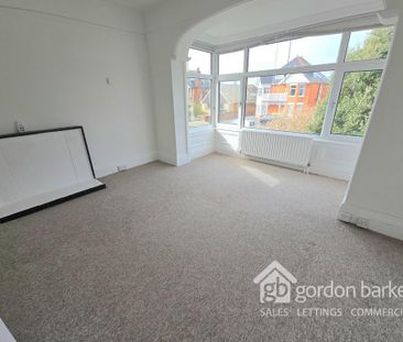3 bedroom flat to rent - Photo 2