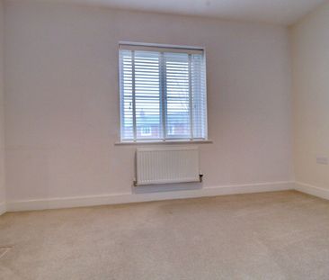 4 bedroom mid terraced house to rent - Photo 5