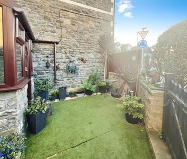 2 bedroom end of terrace house to rent - Photo 1