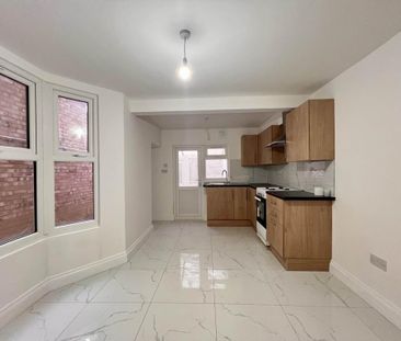 4 bedroom terraced house to rent - Photo 6