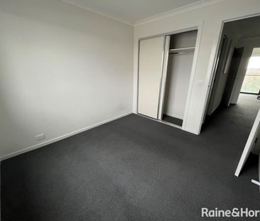 Modern 3 Bedroom Townhouse! - Photo 6