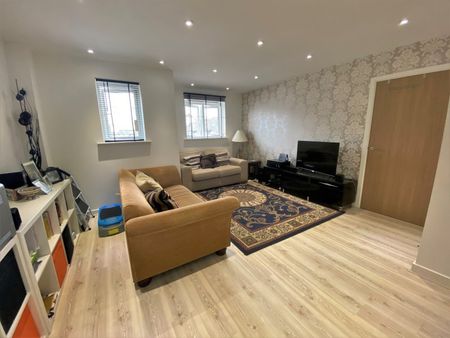 Victory Place, Addlestone, Surrey, KT15 - Photo 2