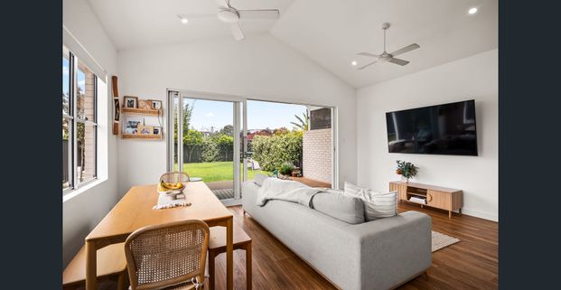 Stunning Fully Furnished Seaside Abode - A short stroll to the sands of Semaphore beach. - Photo 1