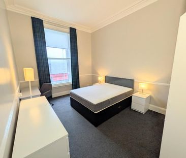 3 bedroom flat to rent - Photo 1