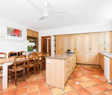 Sophisticated Family Entertainer in Coveted Woollahra Address - Photo 3