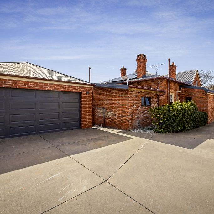 Character, Convenience & Charm – Just Steps From Albury Cbd - Photo 1