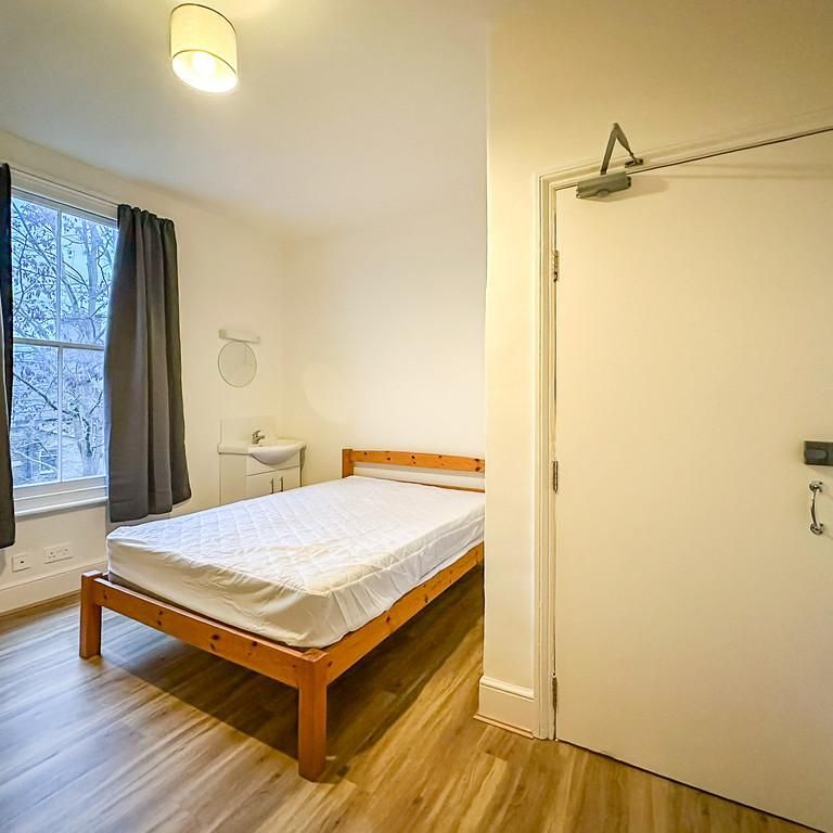 1 bedroom in a house share to rent - Photo 1