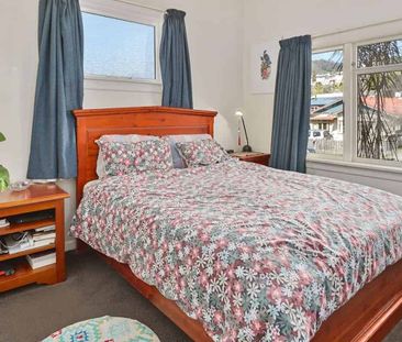 Spacious & Warm 3 Bedroom Family Home - Photo 2