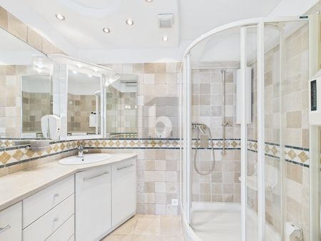 MIT WEITSICHT, MEDITERRANEM FLAIR UND POOL! - Foto 5