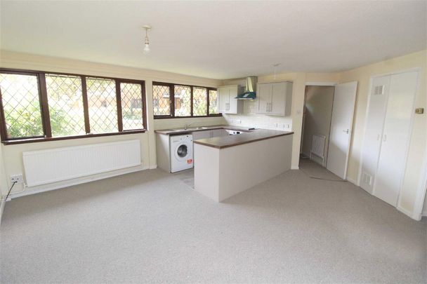 2 bedroom bungalow to rent Kensington Drive, Great Holm, Milton Keynes, MK8 - Photo 1