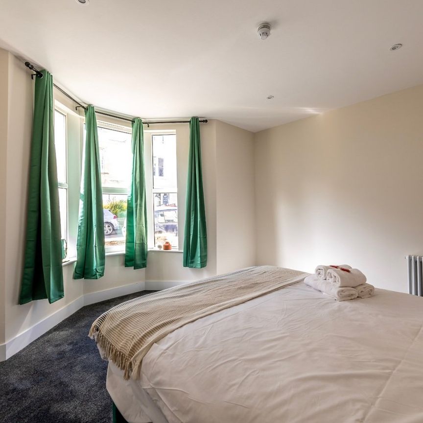 2 Bed Flat, Brighton Road, BS6 - Photo 1