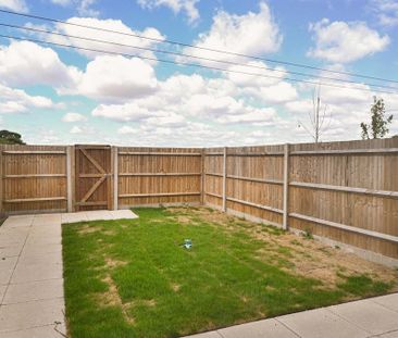 3 bedroom end of terrace house to rent - Photo 4