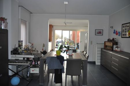 Rustig gelegen gerenoveerde woning met ruime tuin en garage. - Photo 4