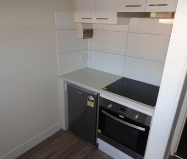 MODERN & COMPACT - Photo 2