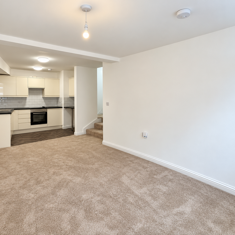 3 bedroom flat to rent - Photo 1