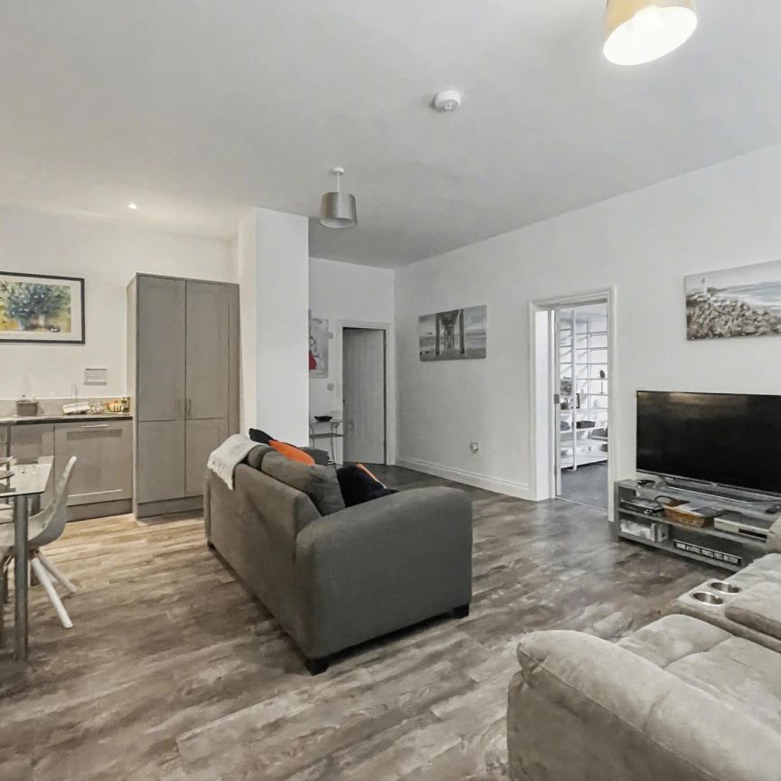 high-quality, turnkey home by the sea. - Photo 1