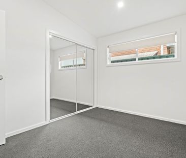 As new beautifully designed home in quiet cul-de-sac location - Photo 2