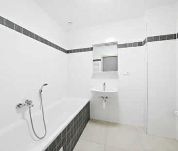 Prostorný byt 1+kk s parkovacím stáním, 39 m - Фото 4
