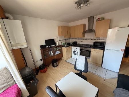 2 bedroom apartment to rent - Photo 2