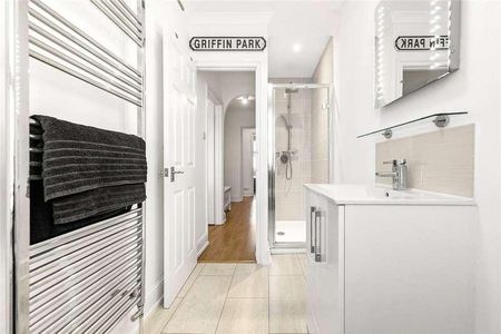 Marlborough Road, London, W4 - Photo 3