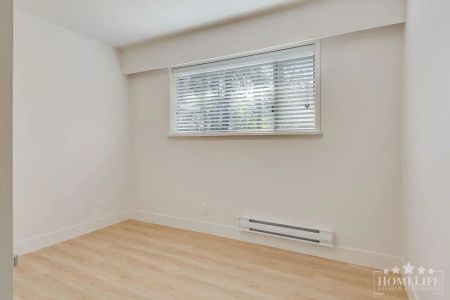 12687 23 Ave — Spacious 3-Bedroom + Den Home with Large Private Backyard in Crescent Park - Photo 5