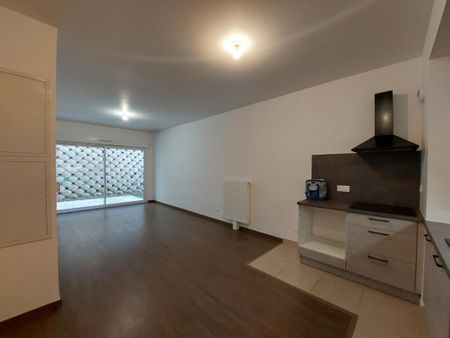 Location Appartement 2 pièces 45m² MONT ST AIGNAN 76130 - Photo 4