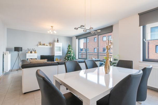 Instapklaar 2-slaapkamer appartement in Sint-Niklaas - Photo 1