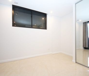 Studio Next to Train Station - Photo 3