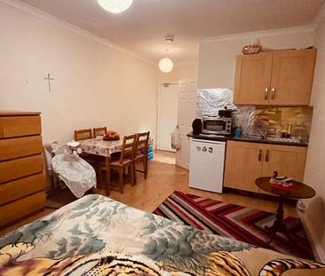 House share to rent - Photo 3