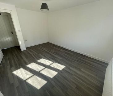 3 bedroom end of terrace house to rent - Photo 4