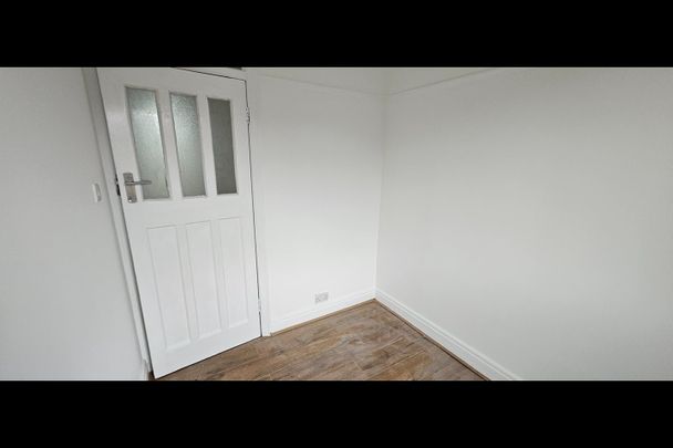 4 Bed Flat, Crescent Court, NW11 - Photo 1
