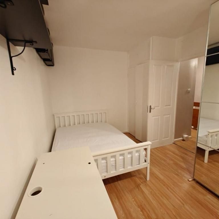 4 bedroom flat share to rent - Photo 1
