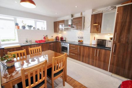 3 bedroom apartment to rent - Photo 5