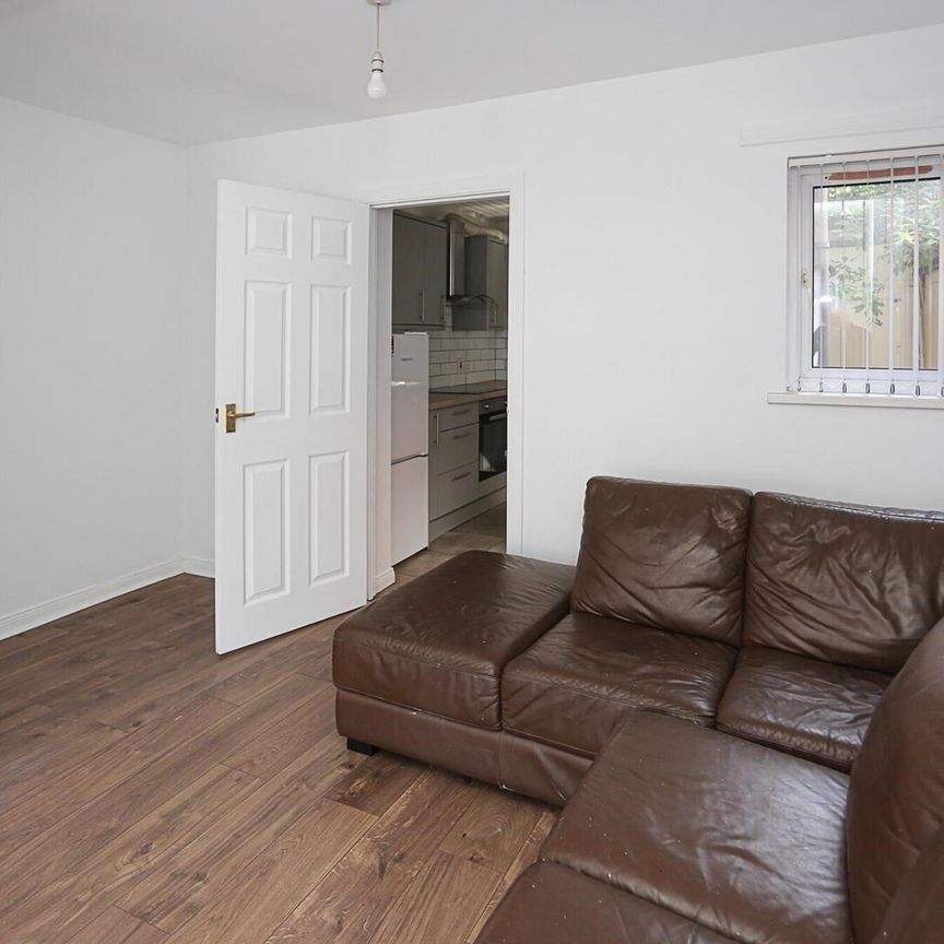 16 Empire Parade, BT126GN, Belfast - Photo 1